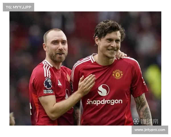 英格兰足球超级联赛：曼联中场埃里克森精准长传